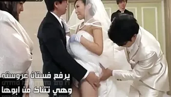 سكس ديوث مترجم – يرفع فستان عروسته وهي تتناك من ابوها